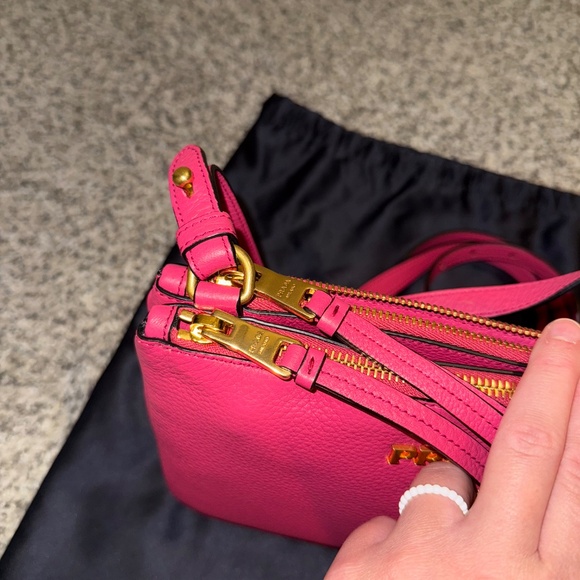 Prada Vitello Phenix Double Zip Crossbody - Picture 8 of 9